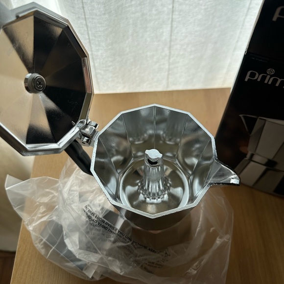 Classic Stovetop Espresso and Coffee Maker - Picture 4 of 6